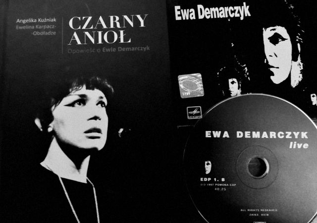 Biografia Ewy Demarczyk- A_Kuźniak_Ew_Karpacz-Oboładze_wyd_ZNAK.jpg